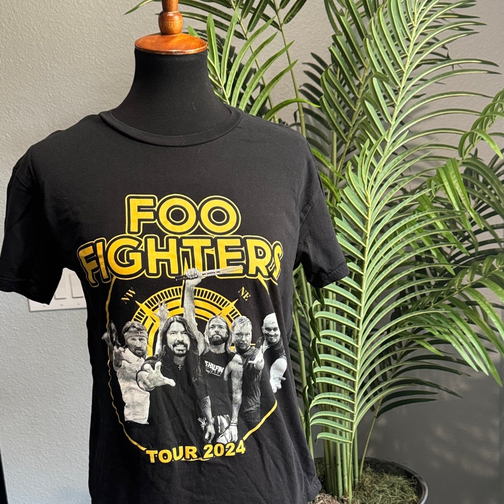 Black Foo Fighters Tour 2024 T-Shirt